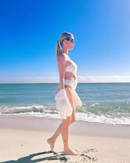 Nicole Neumann feet photo thumbnail