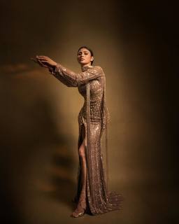 Mouni Roy feet photo thumbnail