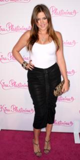 Khloé Kardashian feet photo thumbnail