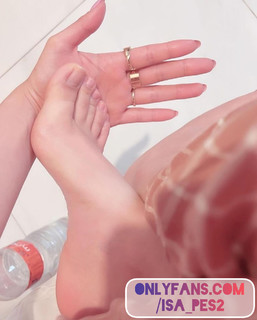 Isa Pes feet photo thumbnail