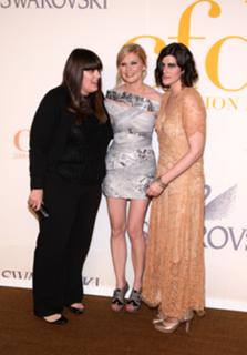 Kirsten Dunst feet photo thumbnail
