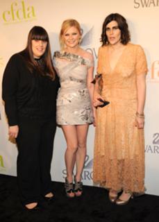 Kirsten Dunst feet photo thumbnail