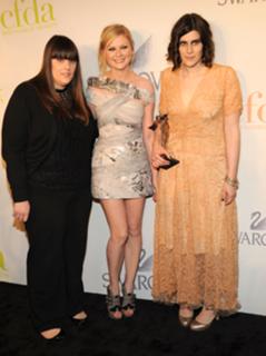 Kirsten Dunst feet photo thumbnail