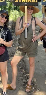 Yvonne Strahovski feet photo thumbnail