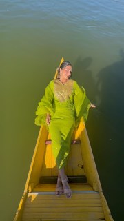 Hina Khan feet photo thumbnail