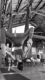 Iris Mittenaere feet photo thumbnail