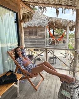 Lais Ribeiro feet photo thumbnail