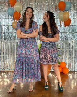 Larissa Manoela feet photo thumbnail