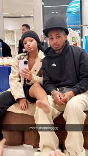 Halle Bailey feet photo thumbnail