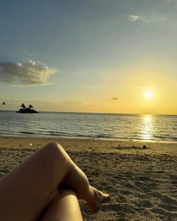 Ana de Armas feet photo thumbnail