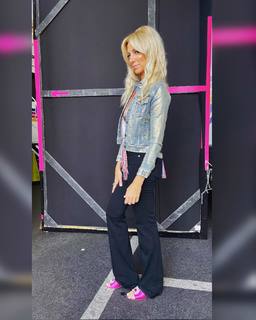 Debbie Gibson feet photo thumbnail
