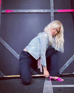 Debbie Gibson feet photo thumbnail