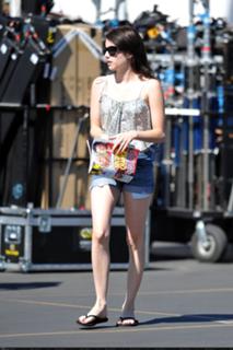 Emma Roberts feet photo thumbnail