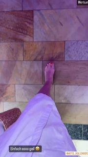 Daniela Katzenberger feet photo thumbnail