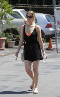 Jennifer Lawrence feet photo thumbnail