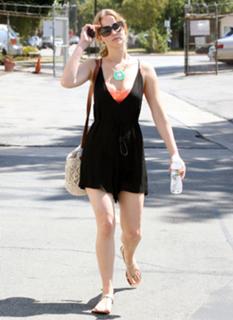 Jennifer Lawrence feet photo thumbnail