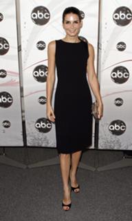 Angie Harmon feet photo thumbnail