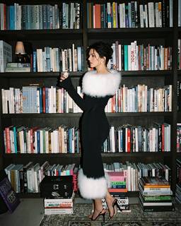 Kendall Jenner feet photo thumbnail
