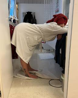 Federica Pellegrini feet photo thumbnail