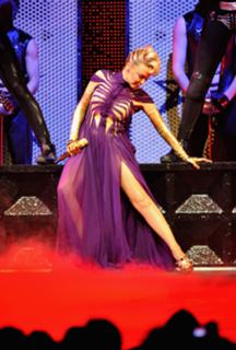 Kylie Minogue feet photo thumbnail