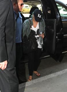Demi Lovato feet photo thumbnail