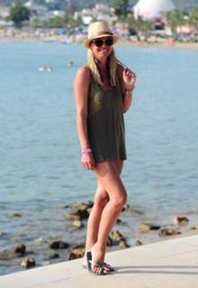 Denise Van Outen feet photo thumbnail