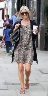 Denise Van Outen feet photo thumbnail