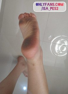 Isa Pes feet photo thumbnail