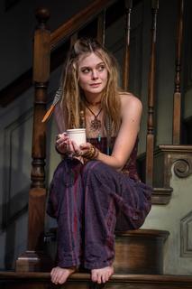 Elle Fanning feet photo thumbnail