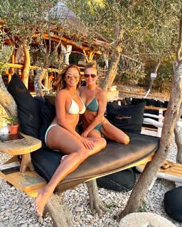Eva LaRue feet photo thumbnail