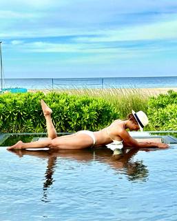 Eva LaRue feet photo thumbnail