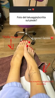 Ludovica Pagani feet photo thumbnail