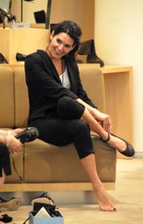 Angie Harmon feet photo thumbnail
