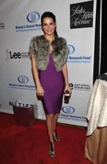 Angie Harmon feet photo thumbnail
