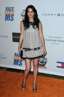 Angie Harmon feet photo thumbnail