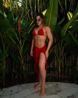 Kéfera Buchmann feet photo thumbnail