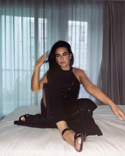 Kéfera Buchmann feet photo thumbnail