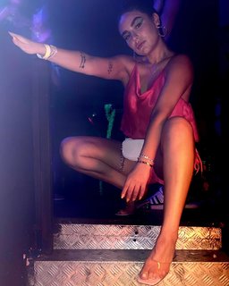 Kéfera Buchmann feet photo thumbnail