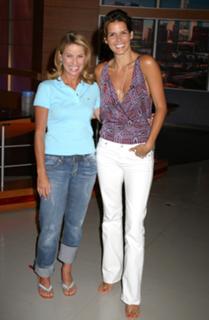 Angie Harmon feet photo thumbnail