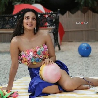 Kiara Advani feet photo thumbnail