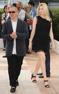 Laetitia Casta feet photo thumbnail