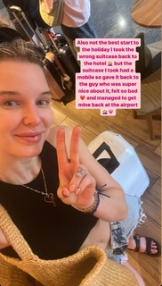 Helen Flanagan feet photo thumbnail