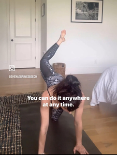 Shenae Grimes-Beech feet photo thumbnail