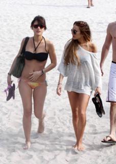 Lindsay Lohan feet photo thumbnail