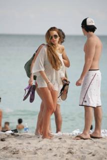 Lindsay Lohan feet photo thumbnail