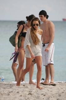 Lindsay Lohan feet photo thumbnail