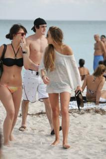 Lindsay Lohan feet photo thumbnail