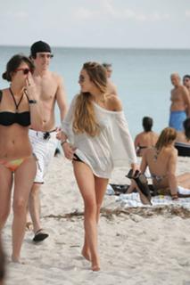 Lindsay Lohan feet photo thumbnail