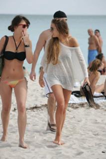 Lindsay Lohan feet photo thumbnail