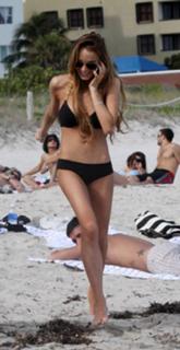 Lindsay Lohan feet photo thumbnail